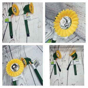 Sunflower shaped solar pathway stake light